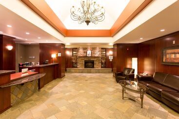هتل Holiday Inn Express & Suites Drayton Valley, An Ihg
