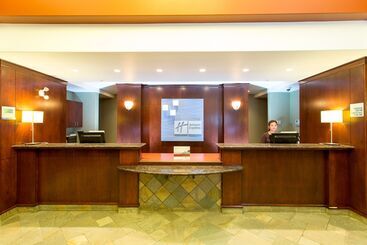 هتل Holiday Inn Express & Suites Drayton Valley, An Ihg