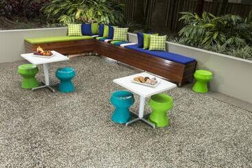 هتل Mantra Broadbeach On The Park