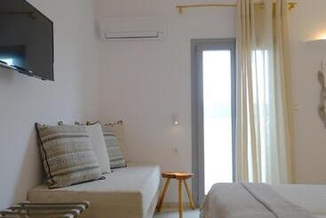 هتل Paros Bay