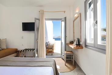 هتل Paros Bay