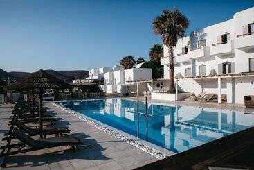 هتل Paros Bay