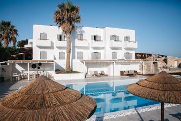 هتل Paros Bay