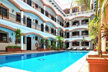 هتل Colonial Playa Del Carmen