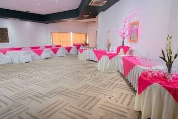 هتل Playa Suites Acapulco