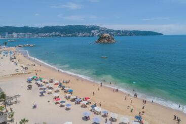 هتل Playa Suites Acapulco