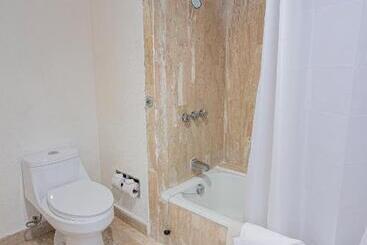 هتل Playa Suites Acapulco