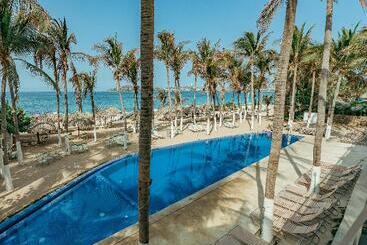 هتل Playa Suites Acapulco