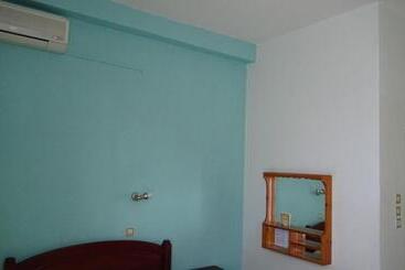 هتل Poros House
