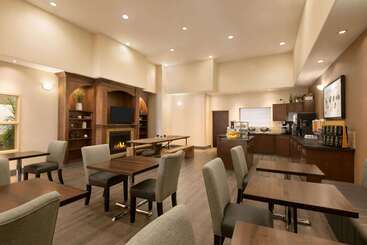 هتل Ramada By Wyndham Drayton Valley