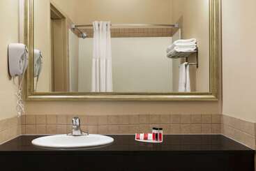 هتل Ramada By Wyndham Drayton Valley