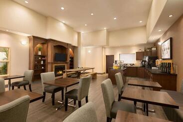 هتل Ramada By Wyndham Drayton Valley