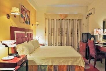 هتل Roma Ritz Huambo