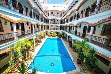 هتل Colonial Playa Del Carmen
