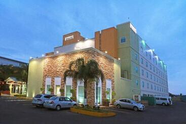 هتل Staybridge Suites Queretaro, An Ihg