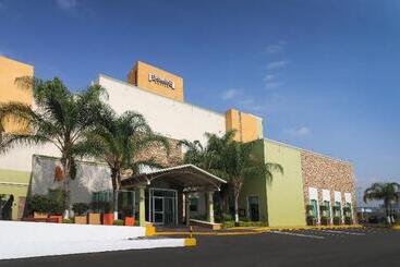 هتل Staybridge Suites Queretaro, An Ihg