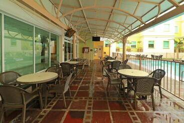 هتل Staybridge Suites Queretaro, An Ihg