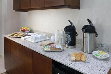 هتل Staybridge Suites Queretaro, An Ihg