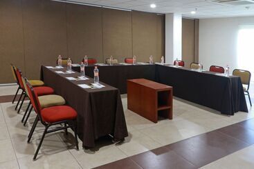 هتل Staybridge Suites Queretaro, An Ihg