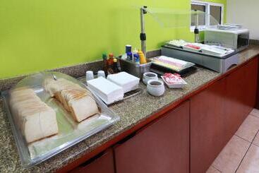 هتل Staybridge Suites Queretaro, An Ihg