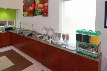 هتل Staybridge Suites Queretaro, An Ihg
