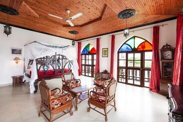 هتل Tembo House