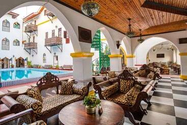 هتل Tembo House