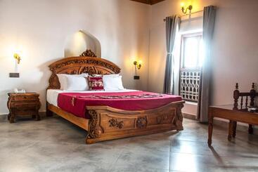 هتل Tembo House