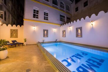 هتل Tembo House