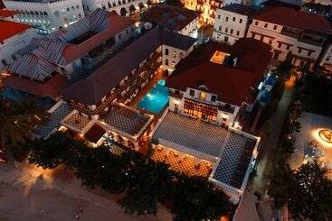 هتل Tembo House