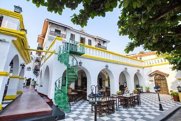 هتل Tembo House