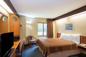 هتل Travelodge By Wyndham Fort Myers Airport