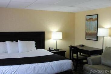 هتل Travelodge By Wyndham Sarnia