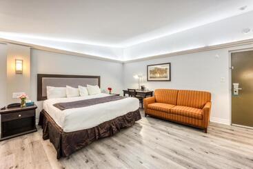 هتل Travelodge By Wyndham Sarnia