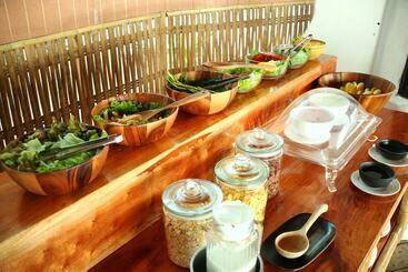 Mayalay Resort Green