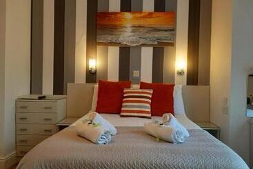 تختخواب و صبحانه Seacroft Guest House