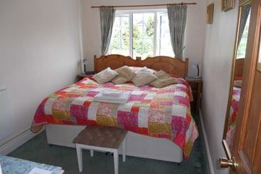 تختخواب و صبحانه The Elms Guest House