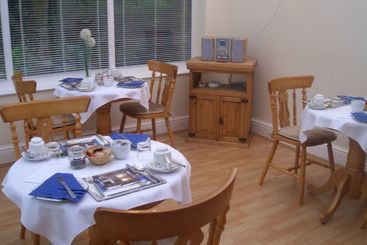 تختخواب و صبحانه The Elms Guest House