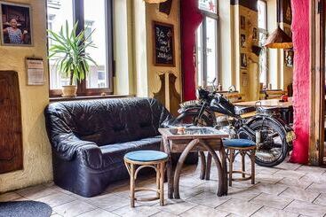 Cuba Bar & Hostel