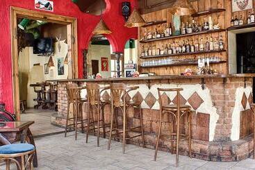 Cuba Bar & Hostel