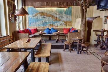 Cuba Bar & Hostel