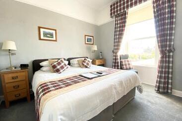 Daviot Guest House