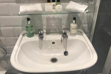 Daviot Guest House