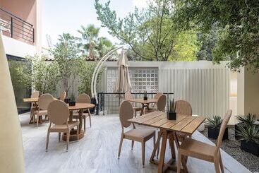 هتل Avra City Boutique
