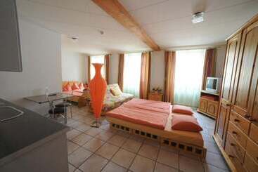 هتل Hôtel Chez Gilles