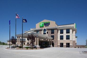 هتل Comfort Inn & Suites