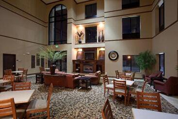 هتل Comfort Inn & Suites
