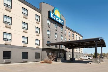 هتل Days Inn By Wyndham Regina Airport West