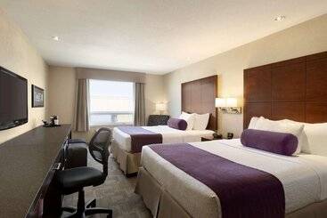هتل Days Inn By Wyndham Regina Airport West