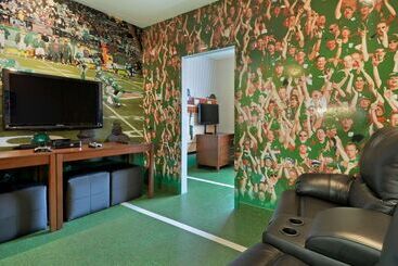 هتل Days Inn By Wyndham Regina Airport West